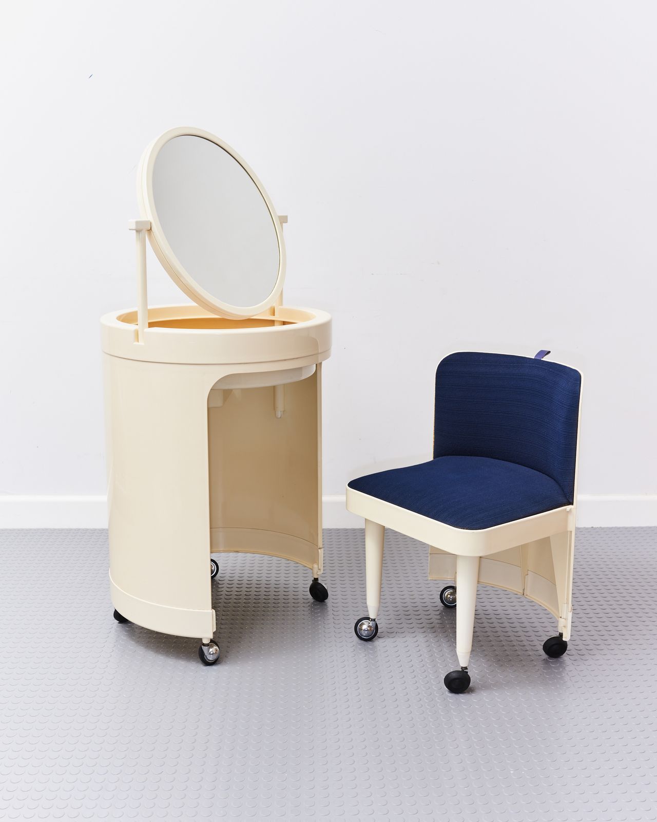 Vintage Iconic Metamorphic 'Silvi' Vanity Set By Studio Kastilia Italy C.1970 Space Age