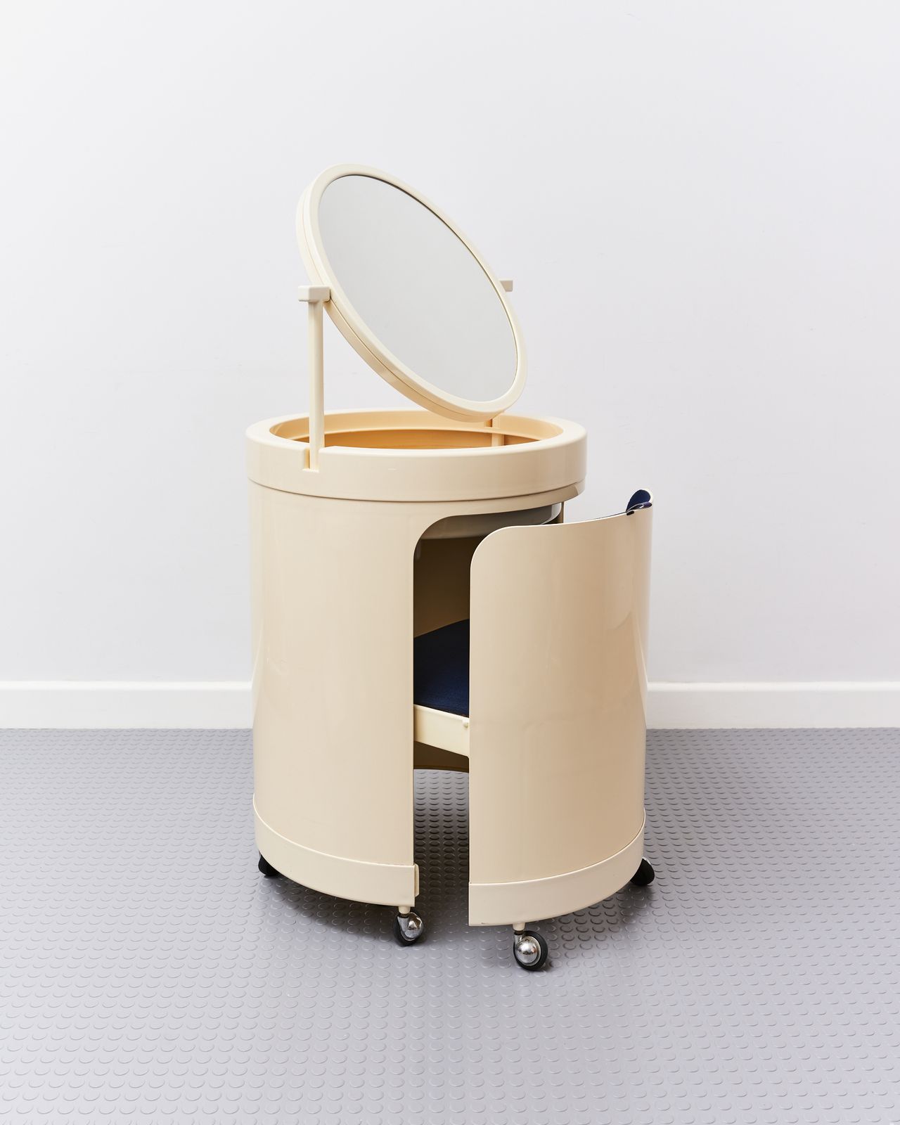 Vintage Iconic Metamorphic 'Silvi' Vanity Set By Studio Kastilia Italy C.1970 Space Age photo furniture