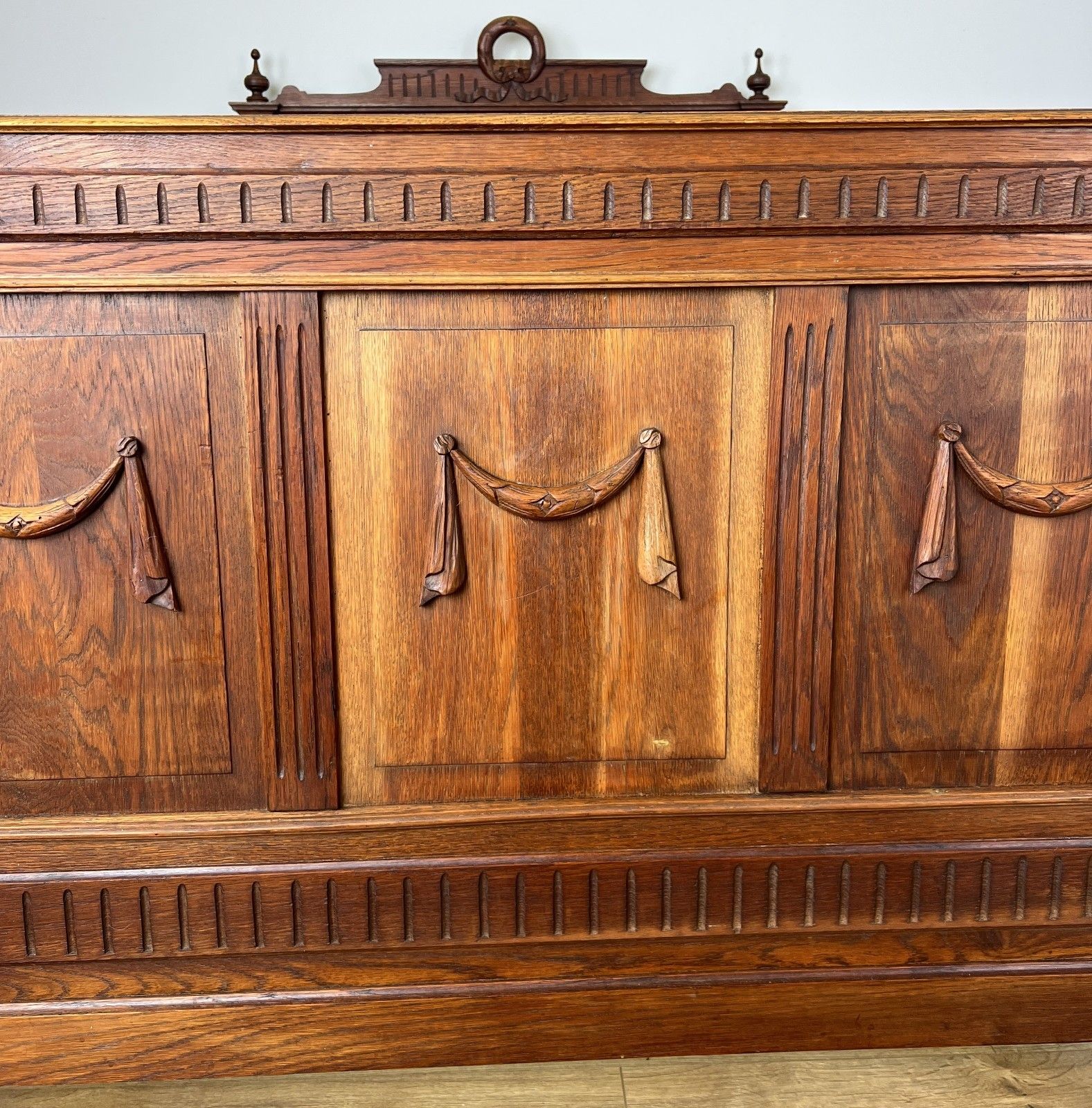 photo furniture Bed Antique French Style Oak Double Bed Frame Carved Headboard Lot 6094