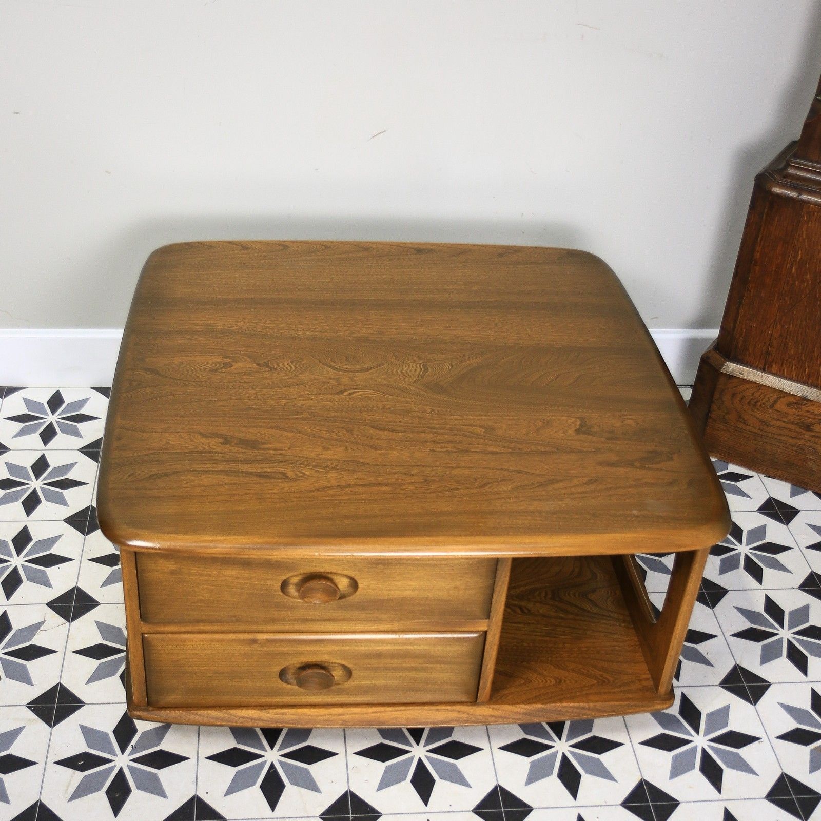 photo vinterior Ercol Windsor 844 Coffee Table Pandora In Golden Dawn.