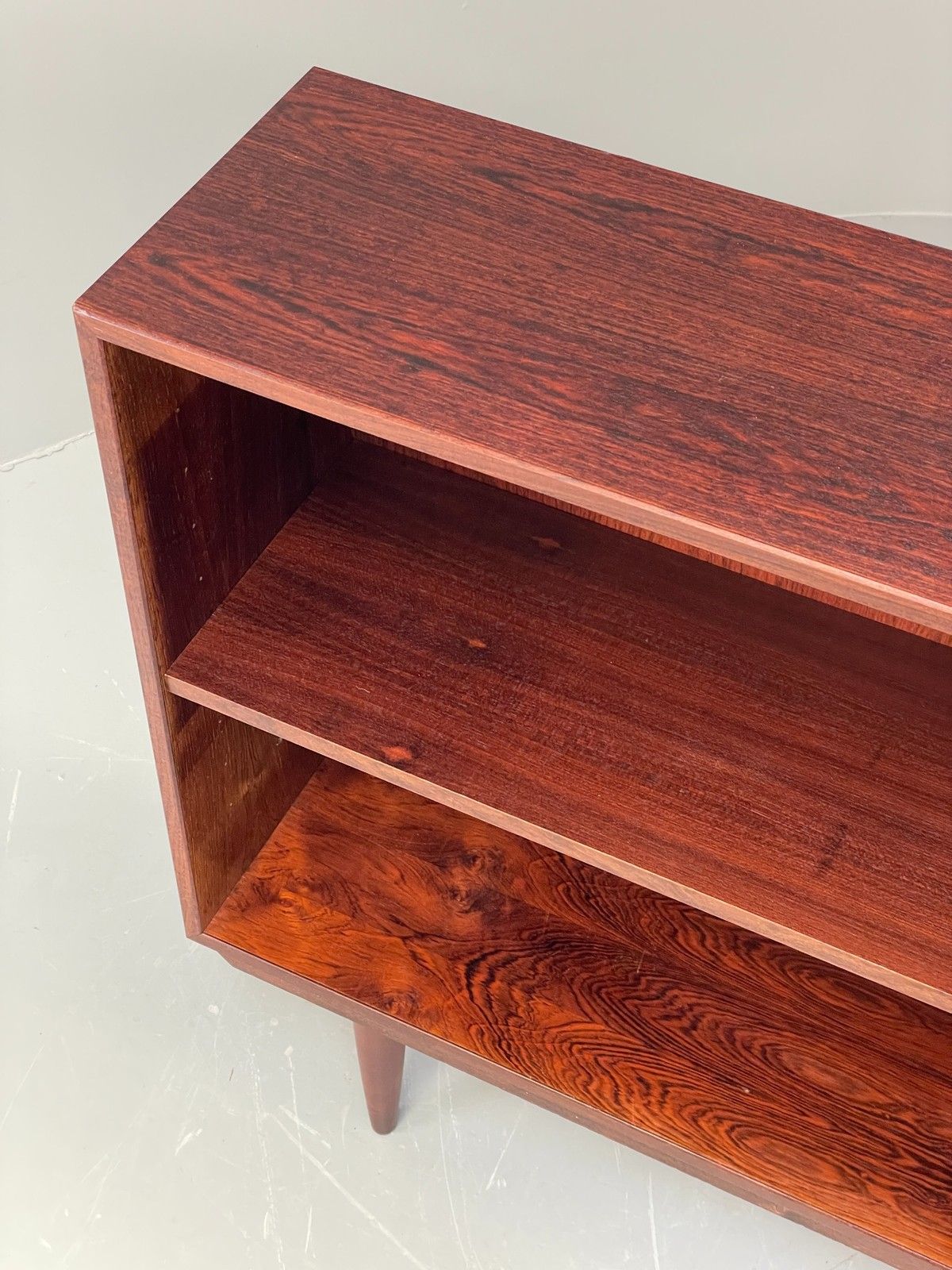 photo vintage Vintage Danish 1960s Bookcase By Hjornebo Darkwood Retro Shelving Eb12065