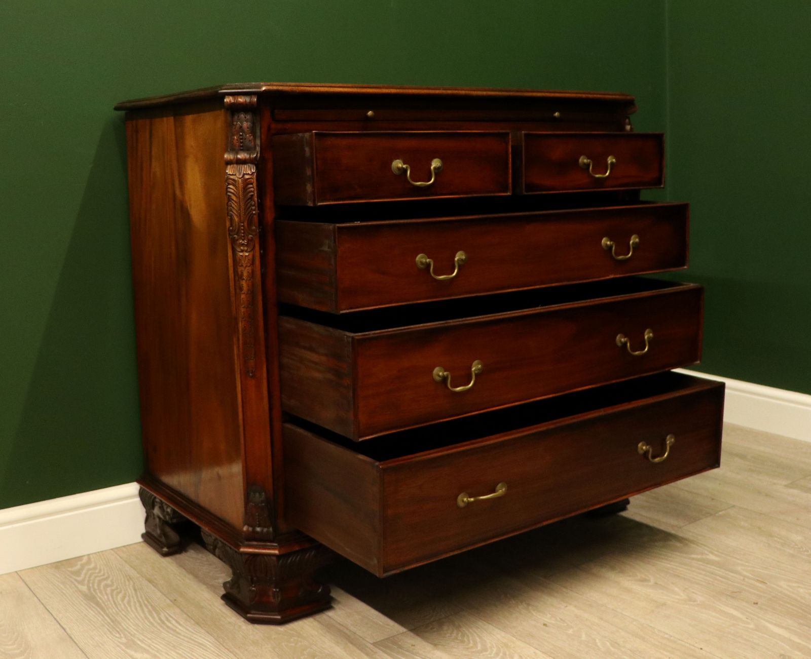 A Lovely Solid Mahogany Bachelors’ Chest. photo vintage