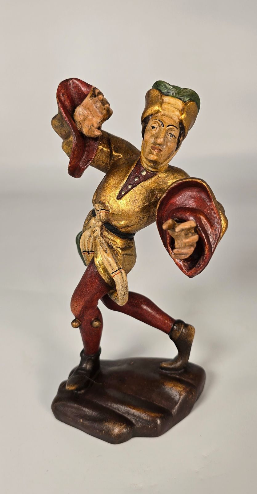 photo vintage A Pair Of Swiss Or Black Forest Carved And Polychrome And Gilt Painted Jester Figures Circa 1930