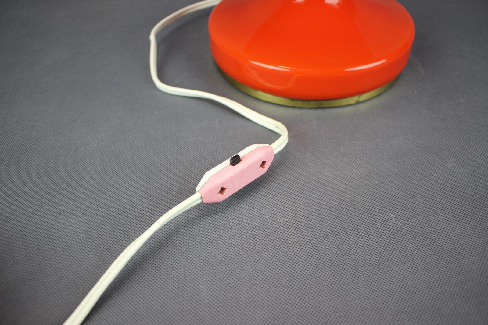 Lampe de table en verre opaline orange, Tchécoslovaquie, années 1970 photo Luminaires
