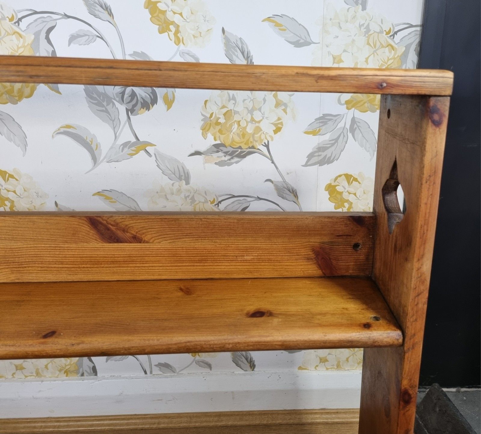 photo vintage Antique Pine Kitchen Shelf  Wall Mounted Freestanding Rustic Country House