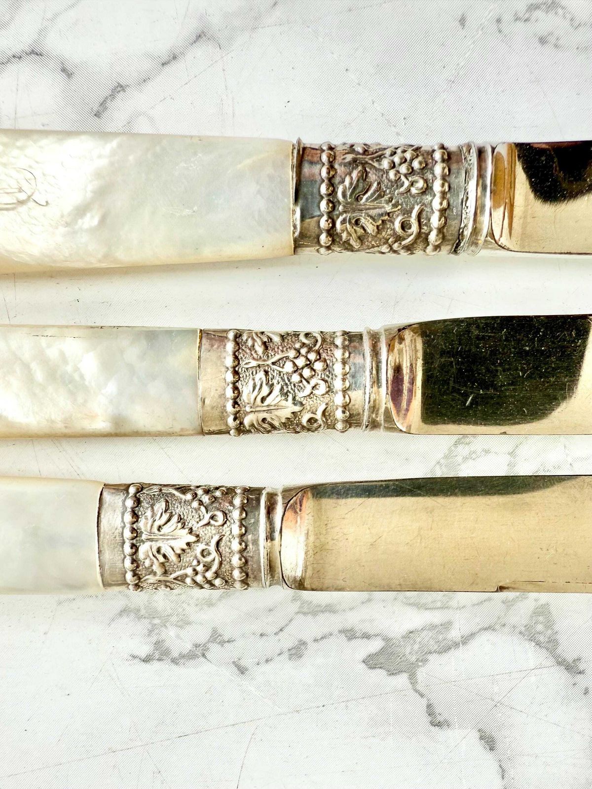 Edwardian Antique Sterling Silver And Monogrammed Mother Of Pearl Butter Cheese Afternoon Tea Knives Set Original Leather Case Precious photo for sale