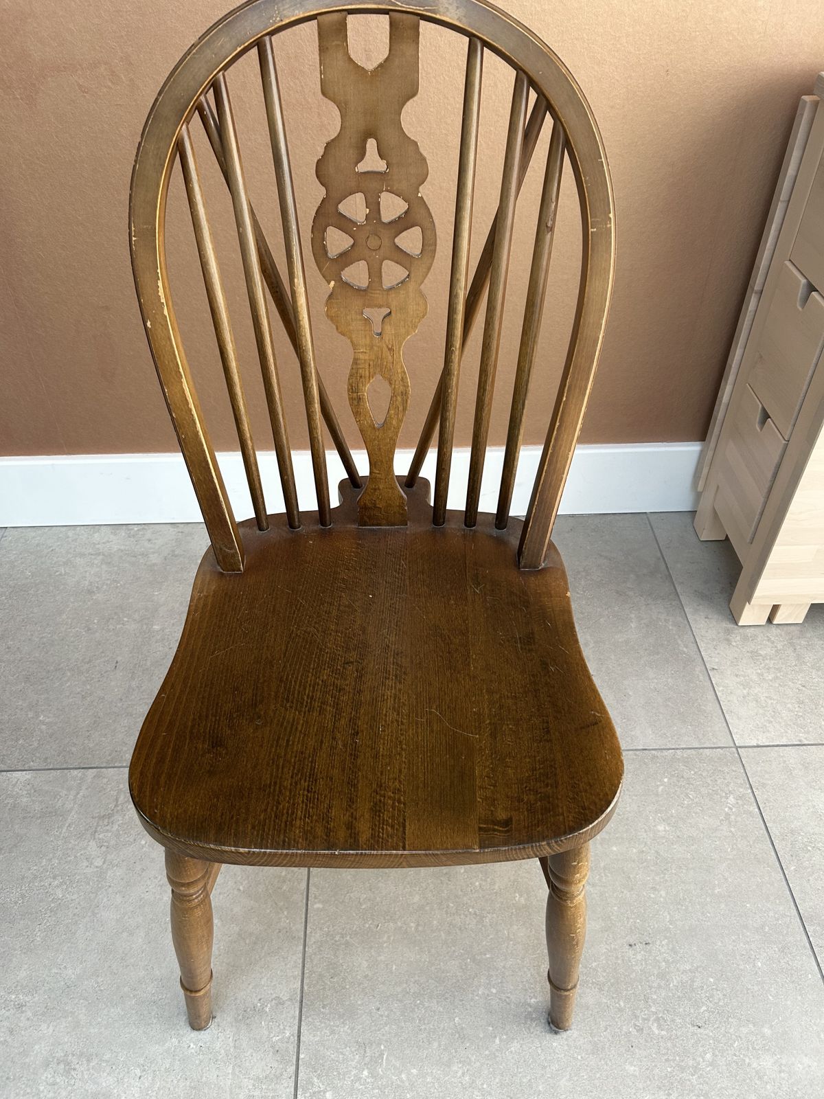 Mid Century Set Of 6 Windsor Wheelback Dining Chairs With Carvers (Dated 1976) photo vintage