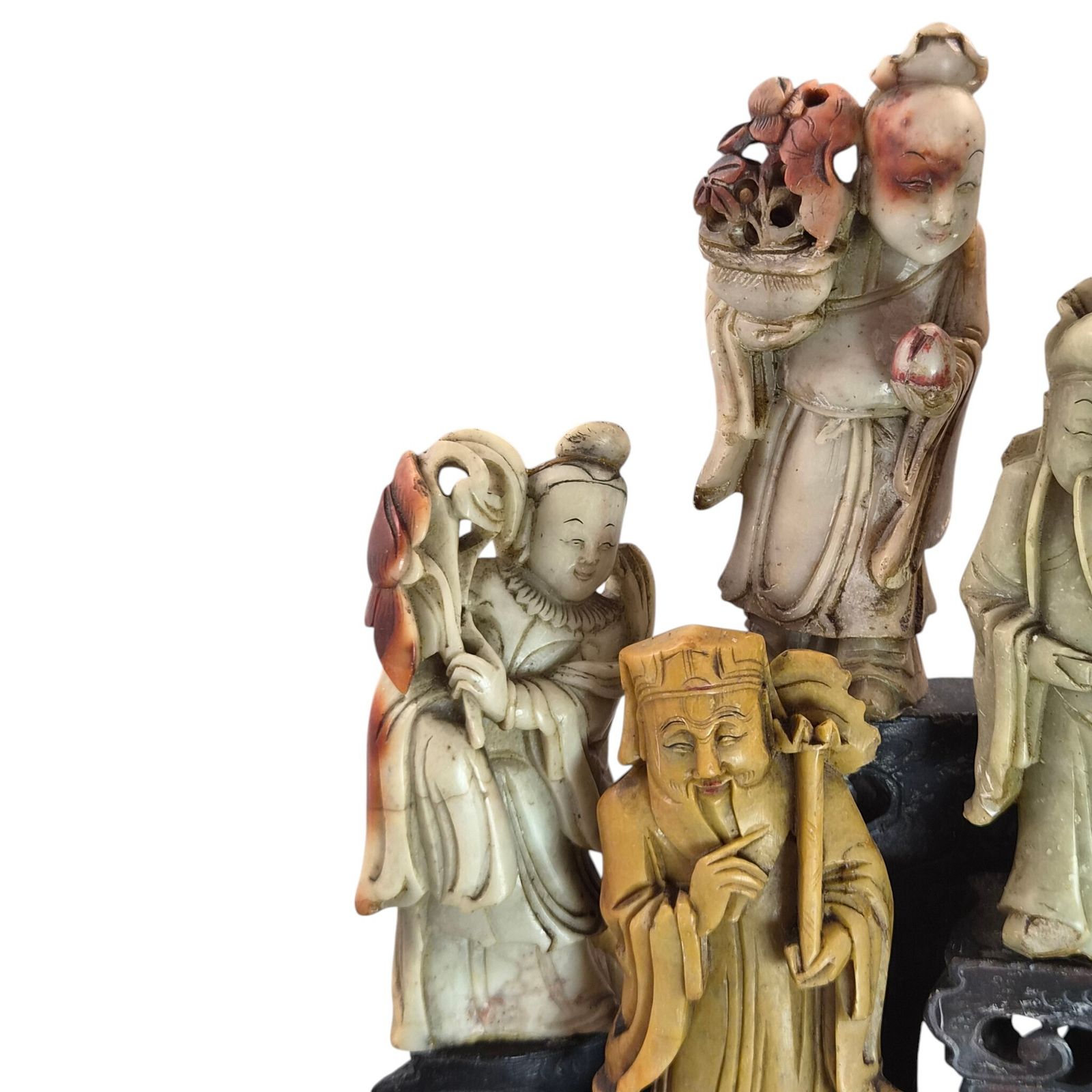 photo vinterior Chinese speksteen groep van Daoïstische onsterfelijken op doorbroken rotsbasement, begin 20e eeuw