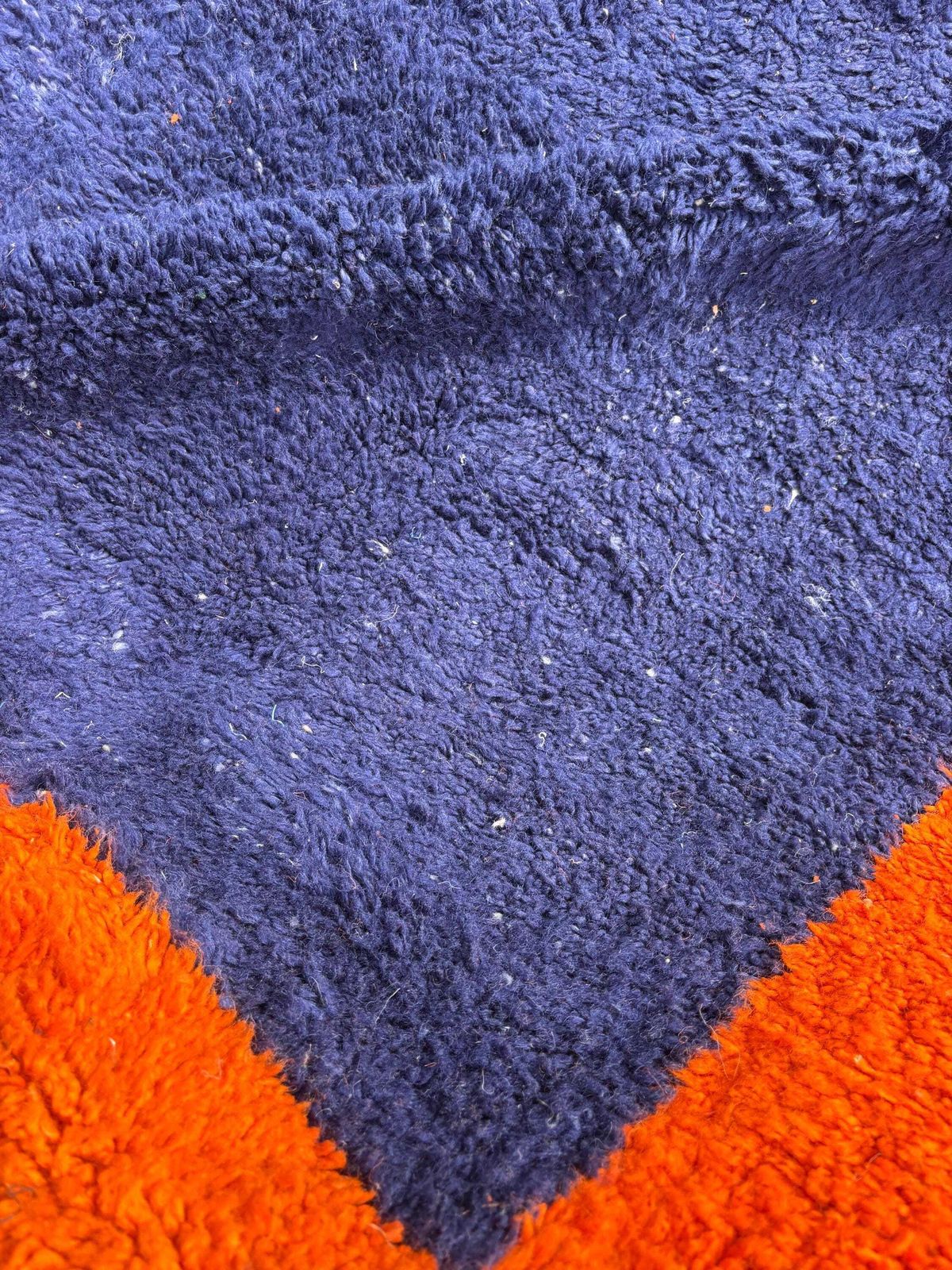 photo furniture Tapis marocain M'rirt bleu orange 200 x 300 cm, tapis berbère en laine fait main, tapis de sol épais et moelleux, sur mesure