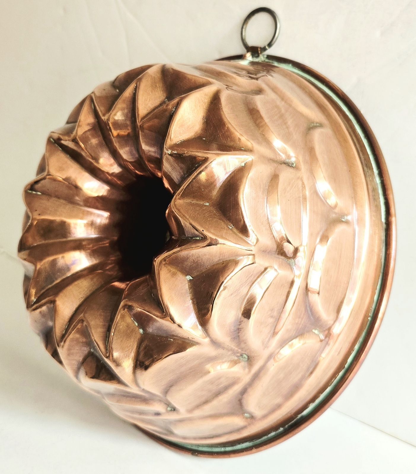 photo vintage A Set Of Four Large Antique French Copper Cake Moulds, 19th Century.