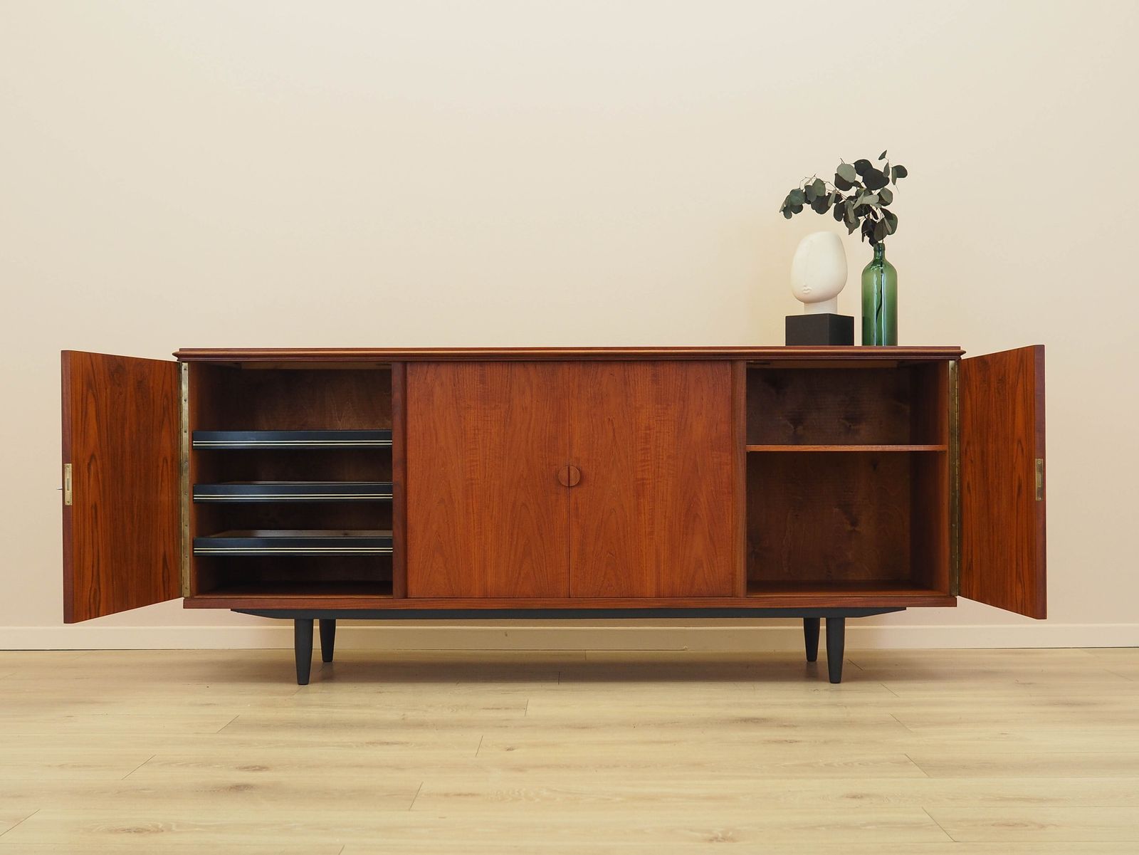 Teakhouten dressoir, Deens design, jaren 1970, gemaakt in Denemarken photo for sale