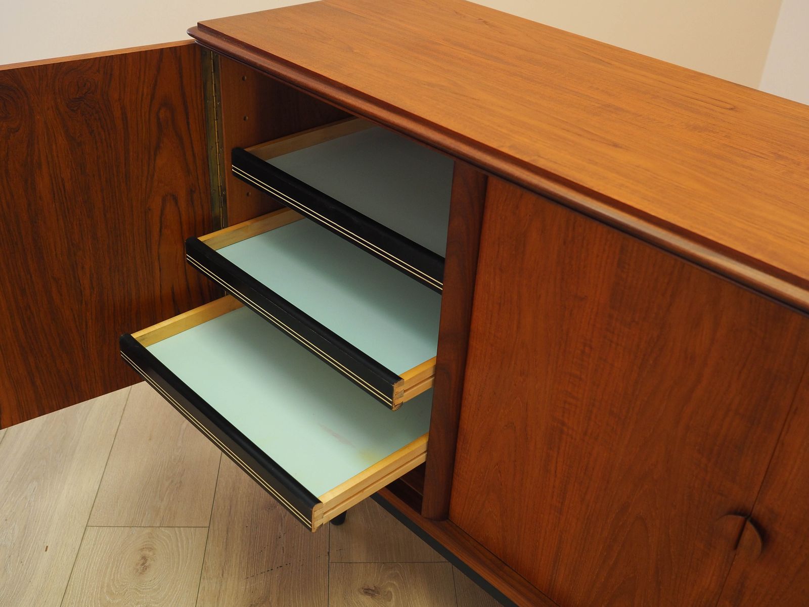 2169.0 Teakhouten dressoir, Deens design, jaren 1970, gemaakt in Denemarken photo