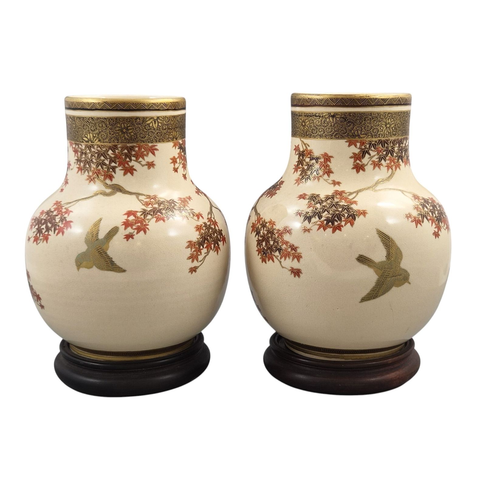 Paar Japanse Meiji Satsuma-vazen van Kinkōzan, Kyoto, ca. 1890-1910 photo furniture