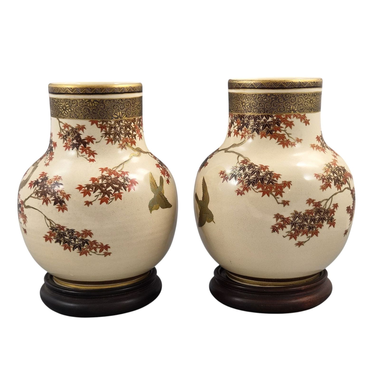 Paar Japanse Meiji Satsuma-vazen van Kinkōzan, Kyoto, ca. 1890-1910 photo for sale