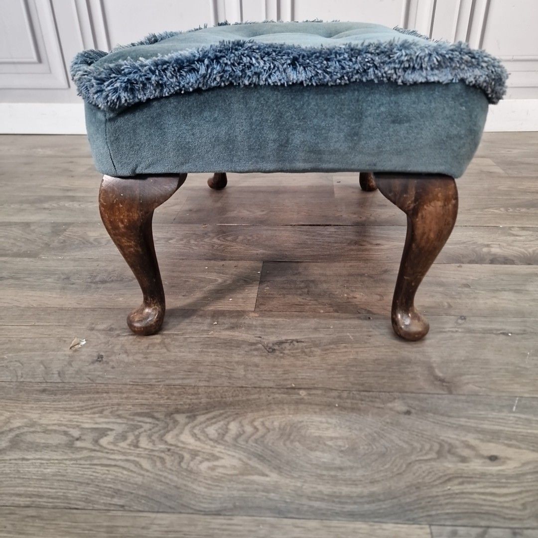 photo vinterior Vintage Upholstered Foot Stool Blue Tufted Bench Queen Anne Style Footstool Rest