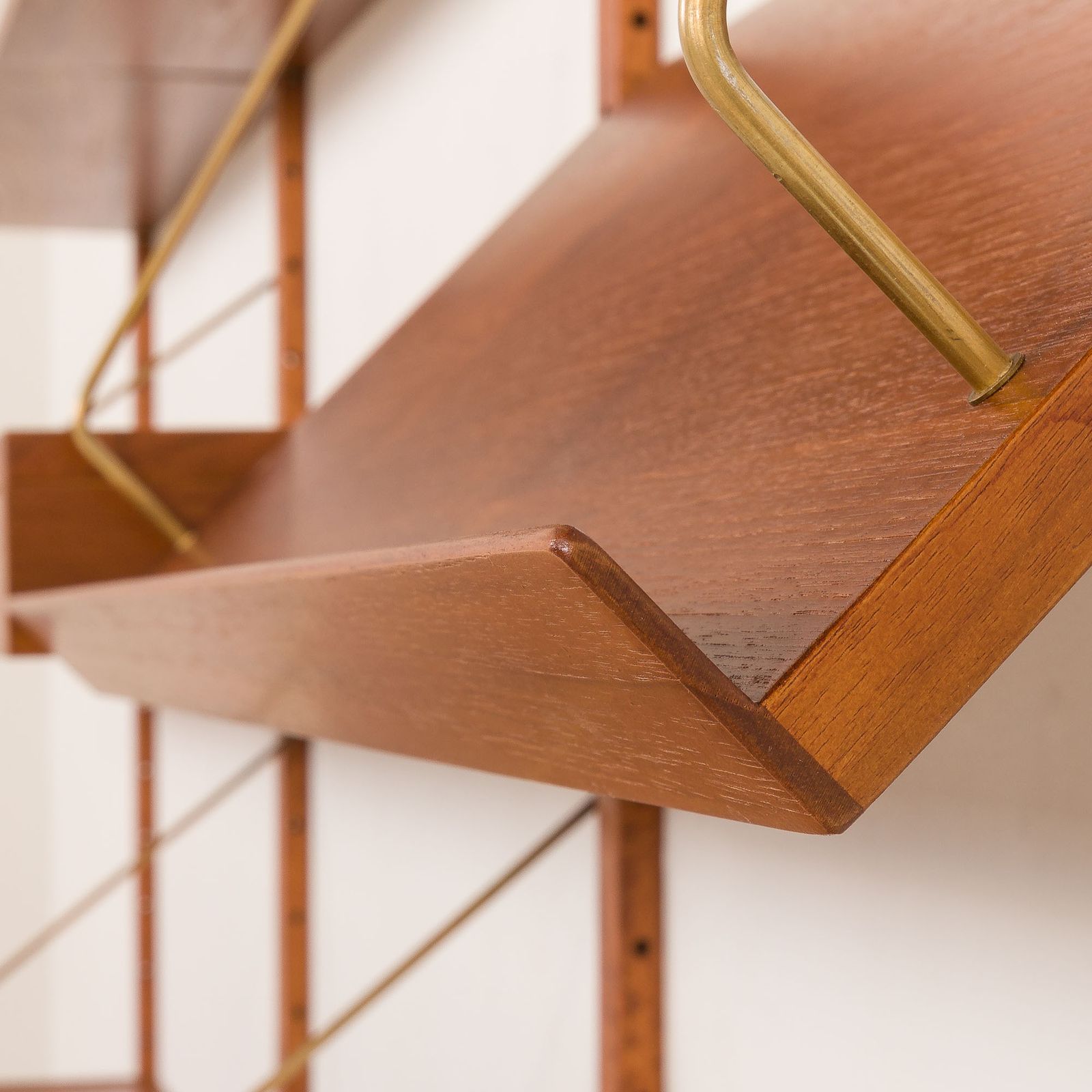photo vintage Danish Teak Wall Unit In The Style Of Cadovius, Sorensen With A Lamp, 1970s