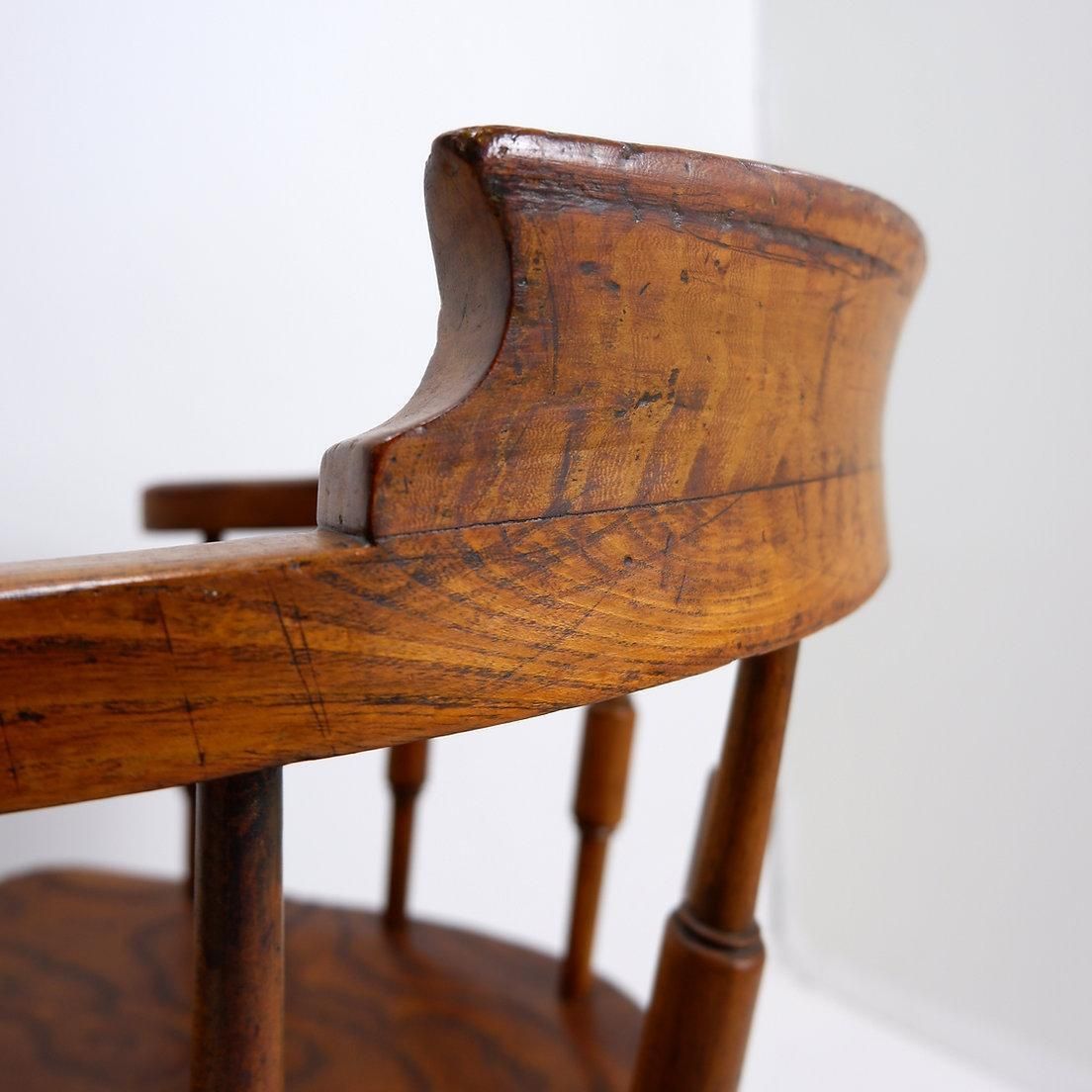 photo vinterior English 19th Century Smokers Bow Chair   Elm Wood