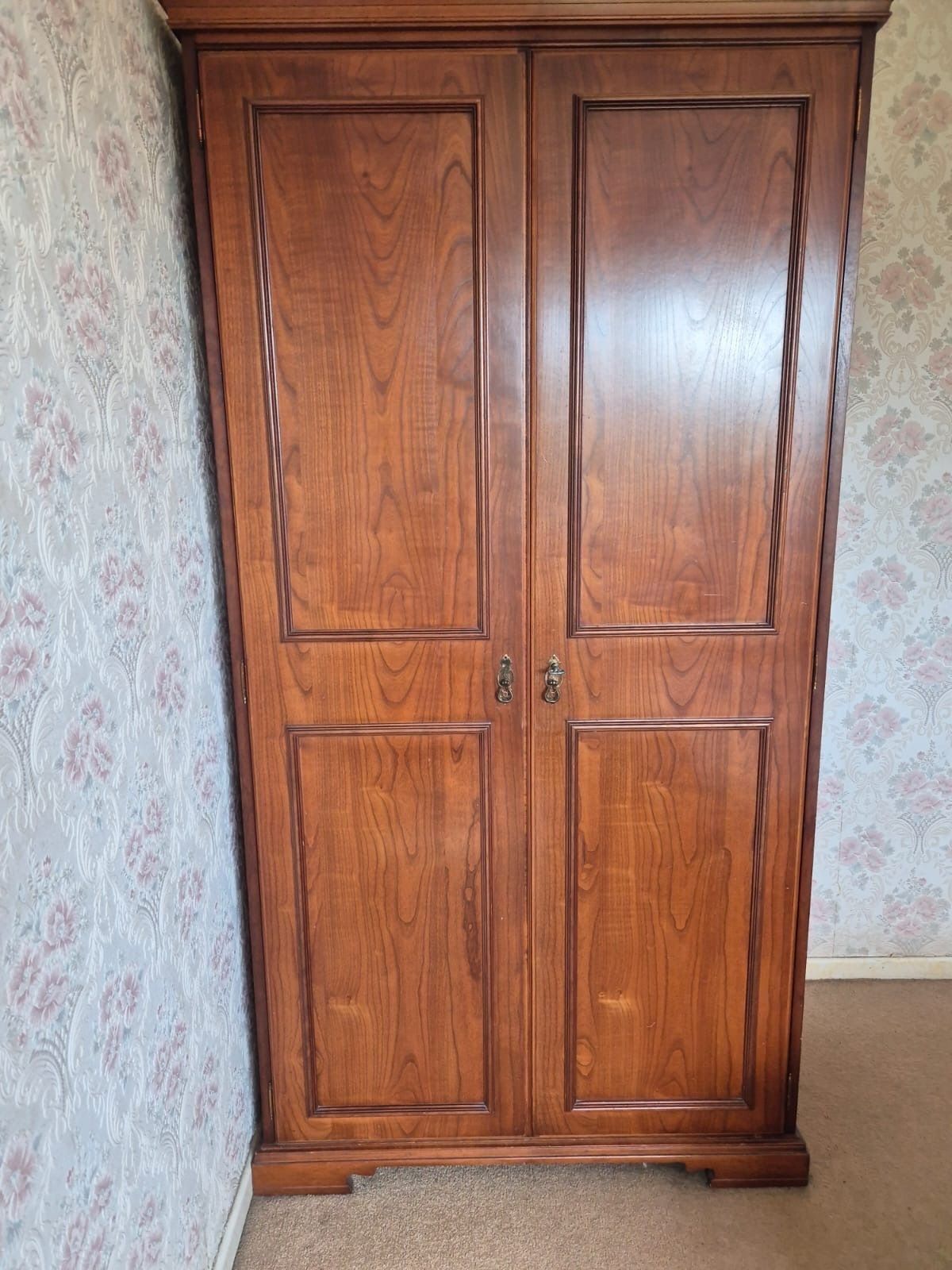 Younger Cherry Wood Bedroom Furniture Set photo Furniture