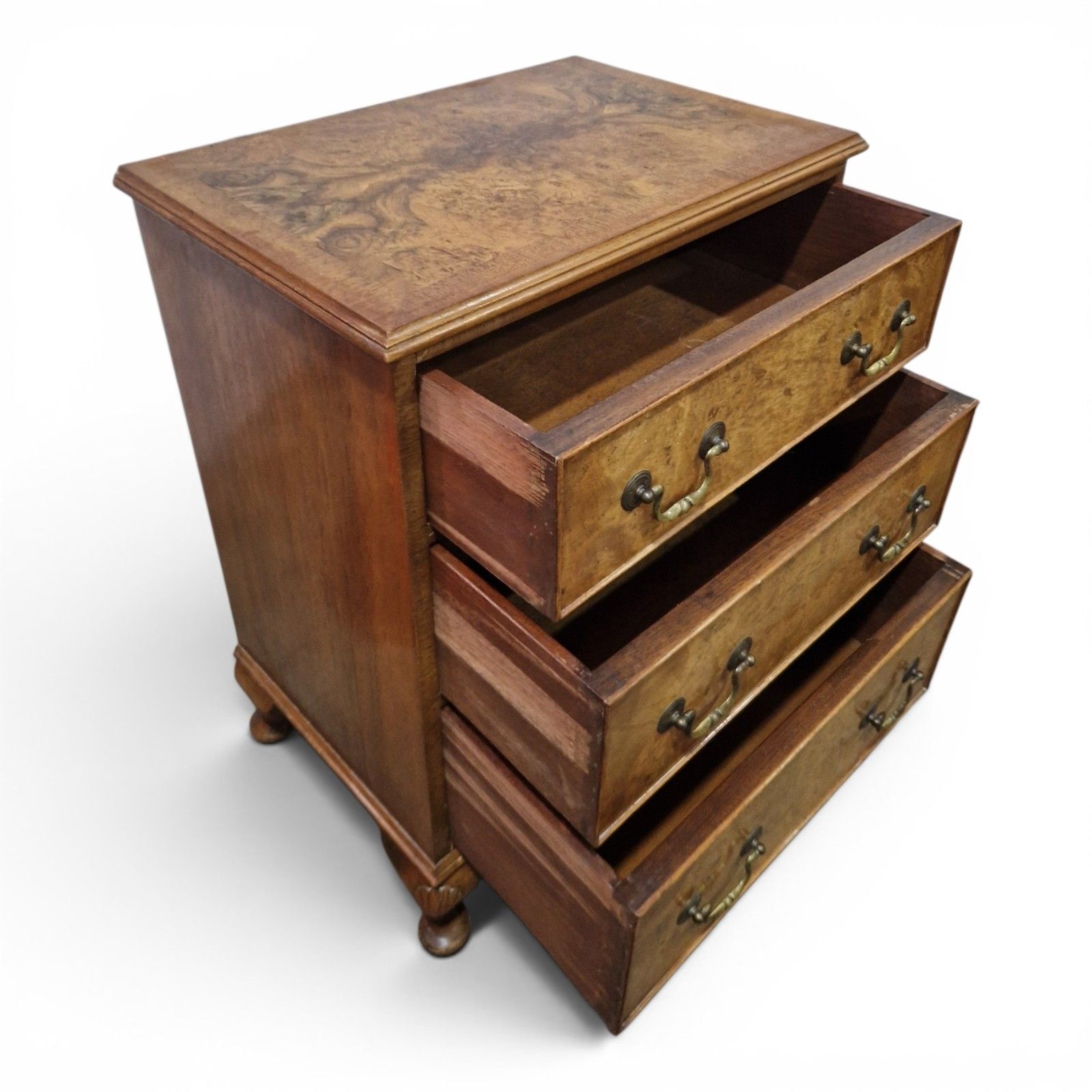 photo furniture Walnut Chest Of 3 Drawers Cabriole Legs Figured Top Small Antique Style