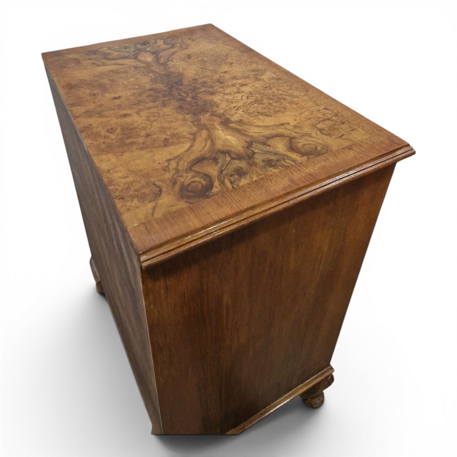 photo vinterior Walnut Chest Of 3 Drawers Cabriole Legs Figured Top Small Antique Style