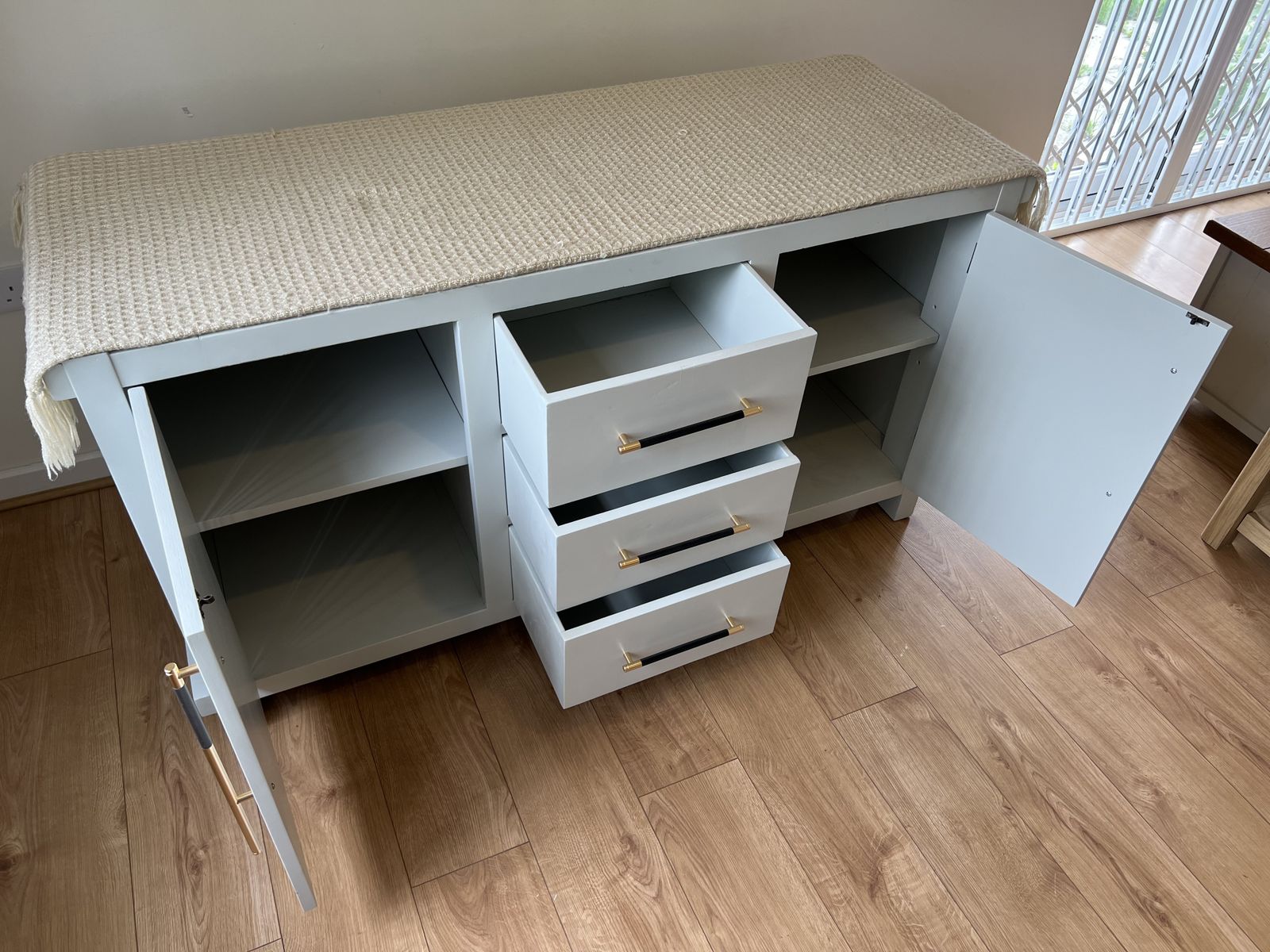Premium Solid Wood Light Grey Large Sideboard Modern Furniture Rrp  £650! photo 150.0