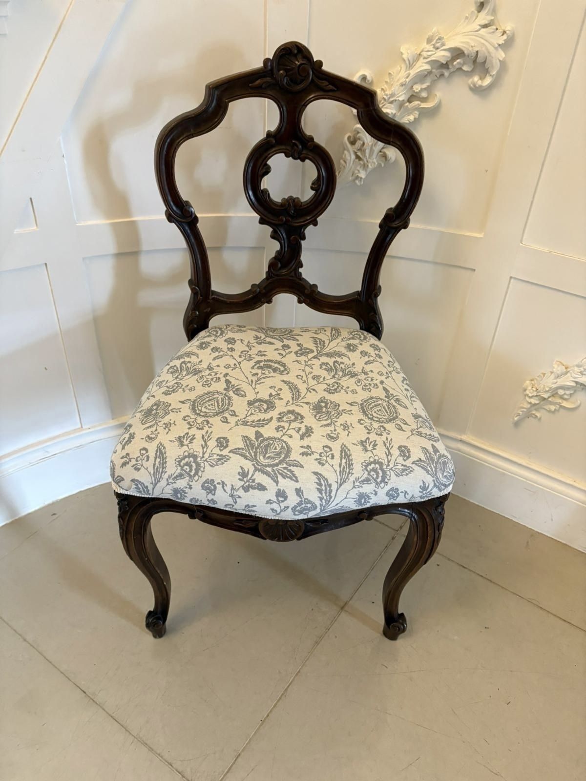Quality Antique 19th Century Carved Walnut Side Chair photo 585.0