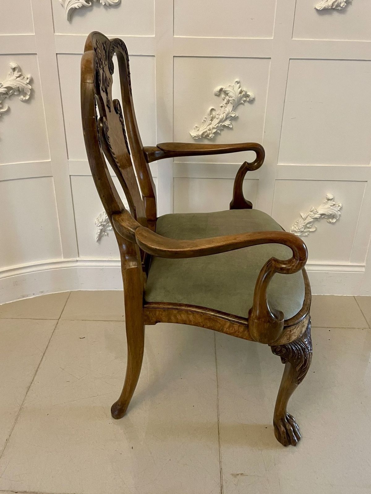 photo furniture Superb Quality Antique 19th Century Burr And Carved Walnut Desk Chair