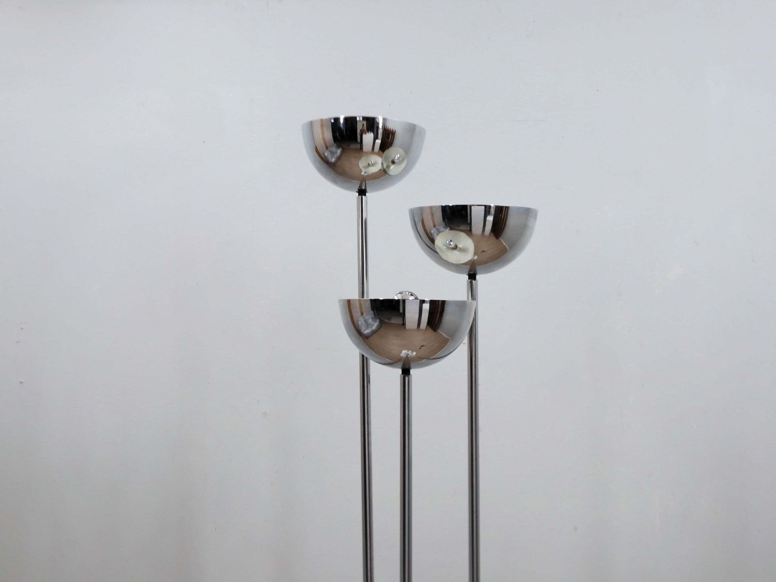Lamperti vloerlamp met 3 kolommen, verchroomd, Space Age Italiaans design, jaren 1970 photo for sale