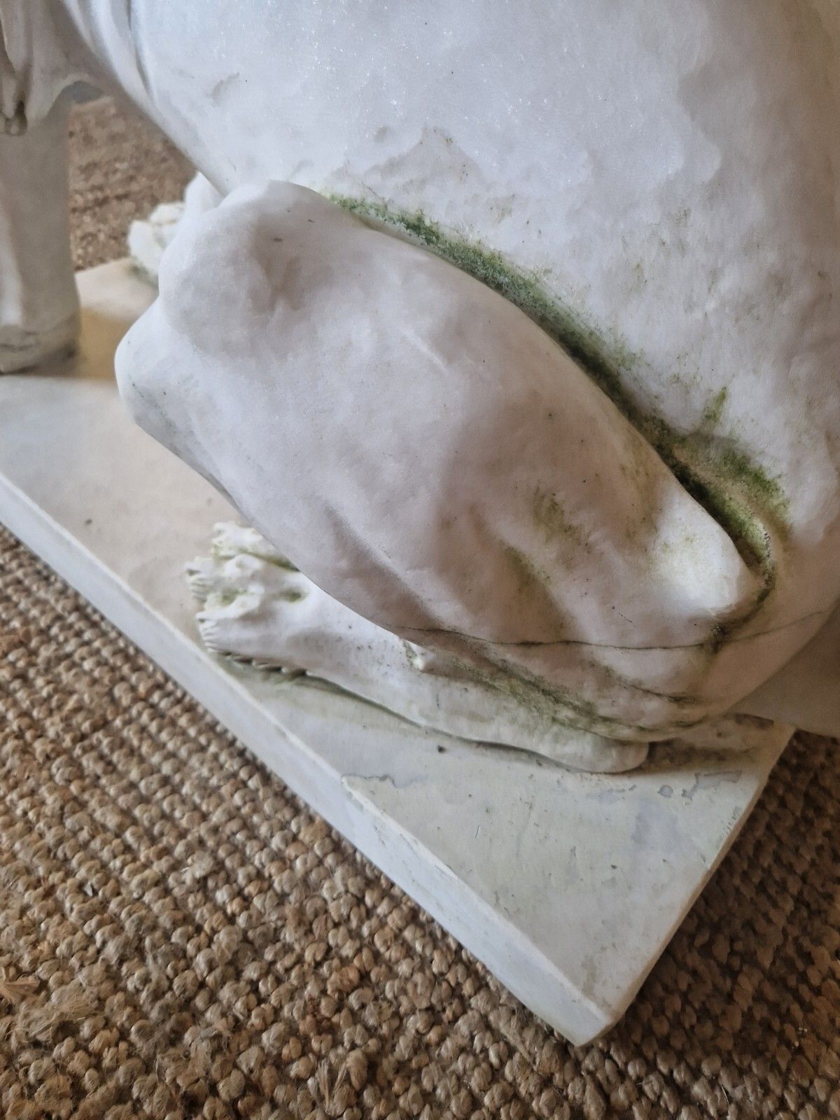 photo vintage Pair Of Art Deco Life Size Marble Guarding Lions Statues