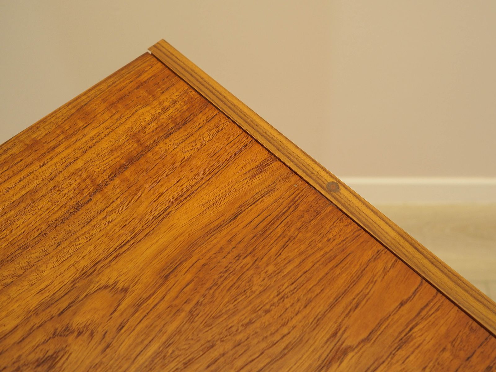 photo furniture Teakhouten ladekast, Deens design, ca. jaren 1970, gemaakt in Denemarken