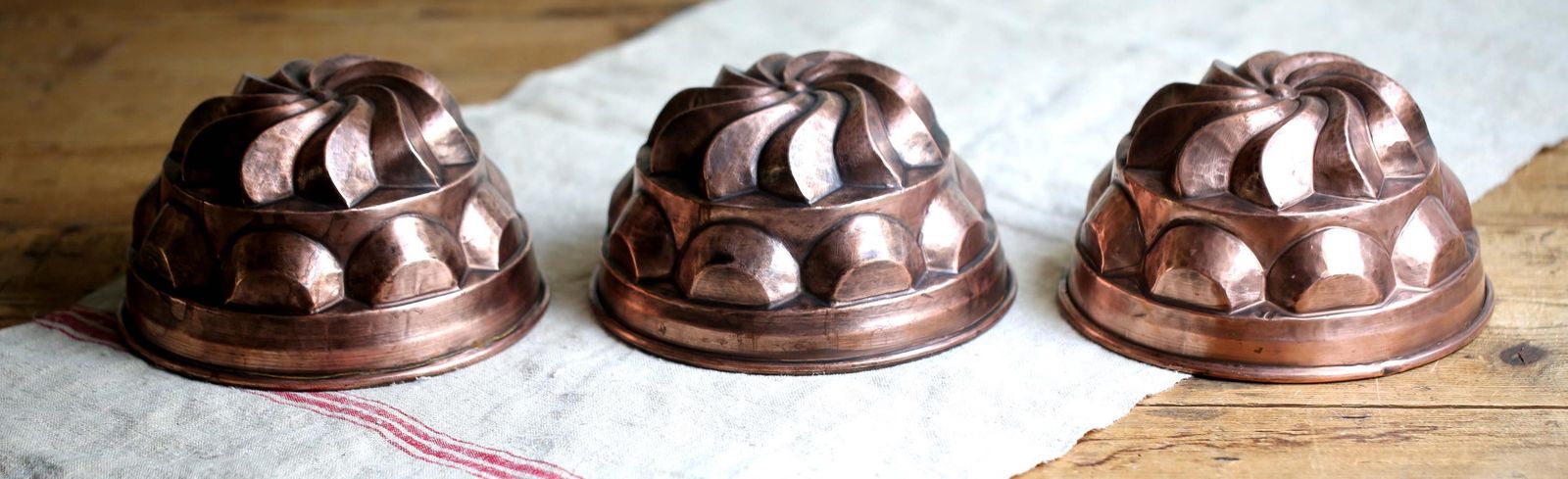 Antique Copper Jelly Molds: French Kitchen Wall Decor, Cake Pans (Set Of 3) photo for sale