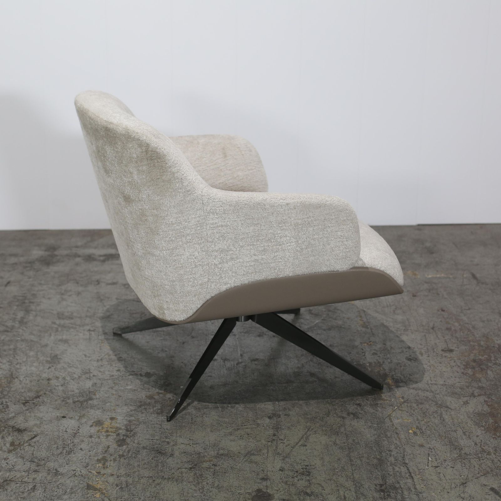 Molteni Kensington Armchair By Rodolfo Dordoni photo for sale