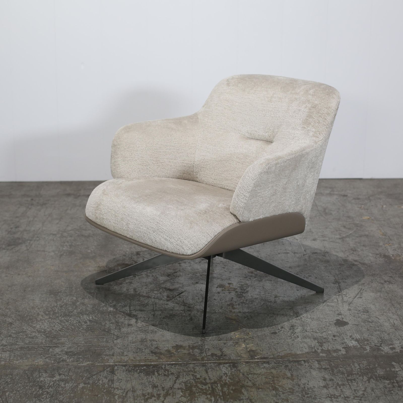 Molteni Kensington Armchair By Rodolfo Dordoni photo vintage