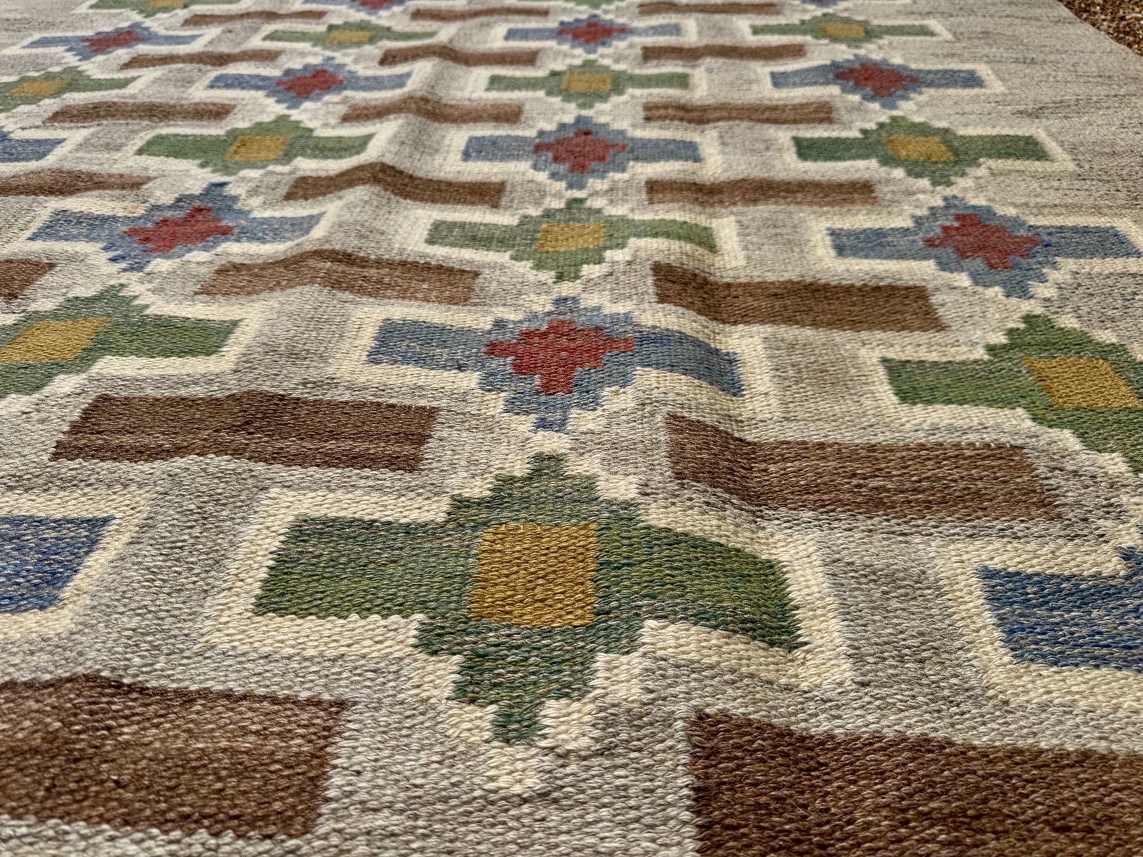 photo vinterior 1950s Large Swedish Rollakan Flat Weave Rug By Judith Johansson