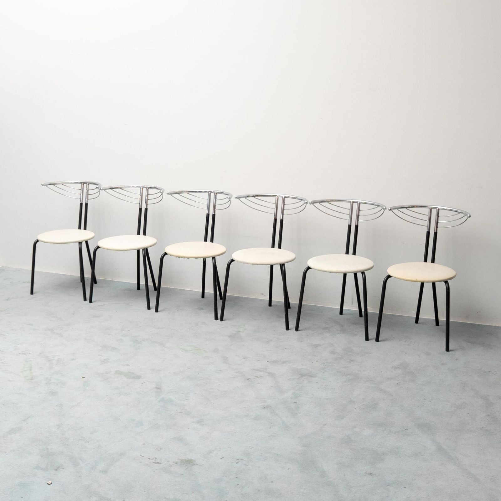 Set Of 6 Vintage Chairs In Chromed Metal And White Fabric, 1980s Modern Antiques