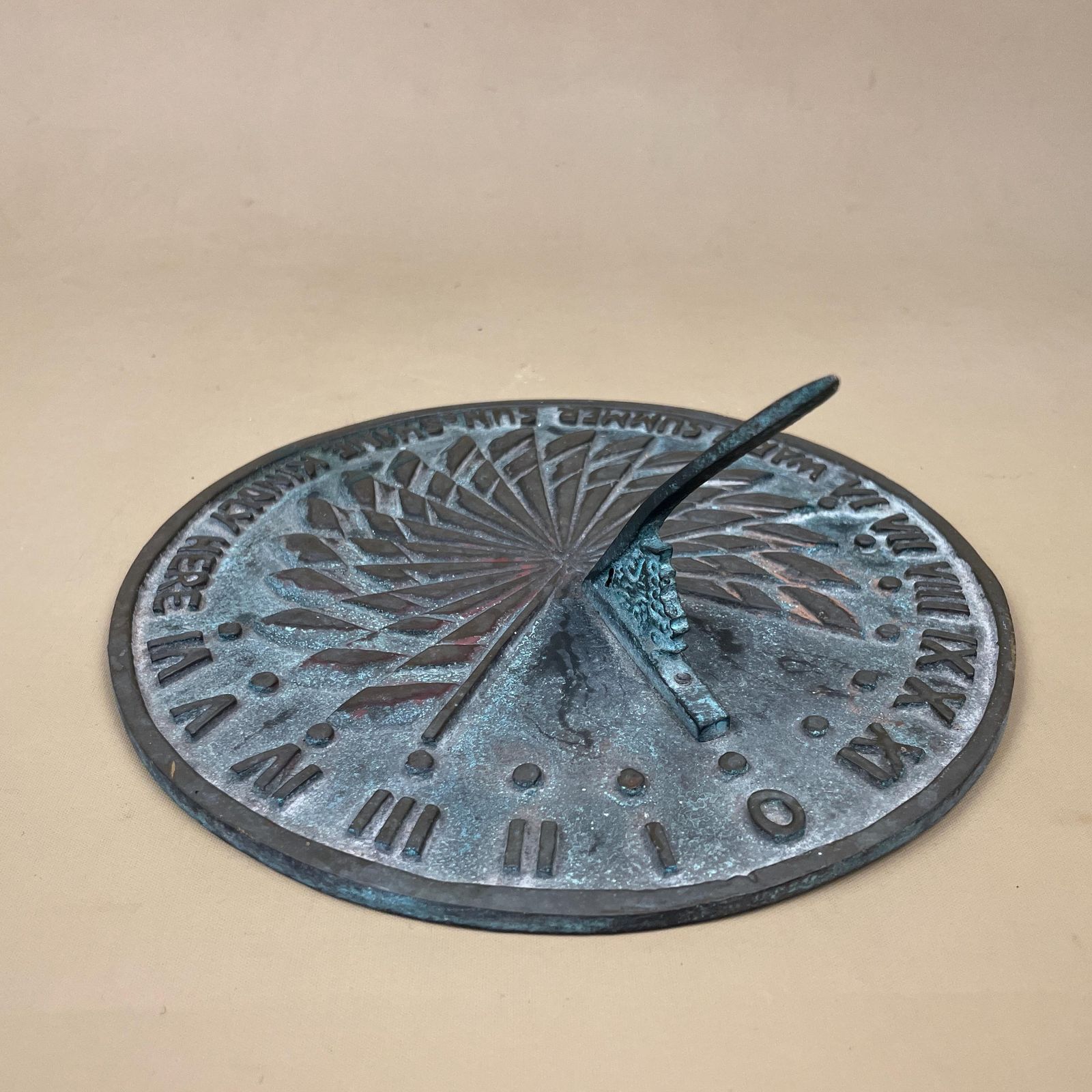 Antique Brass Gold Sun Dial Garden Metal Heavy Vintage Garden Decor Round Circular 21.7cm Weather Sundial Engraved Outdoor photo furniture