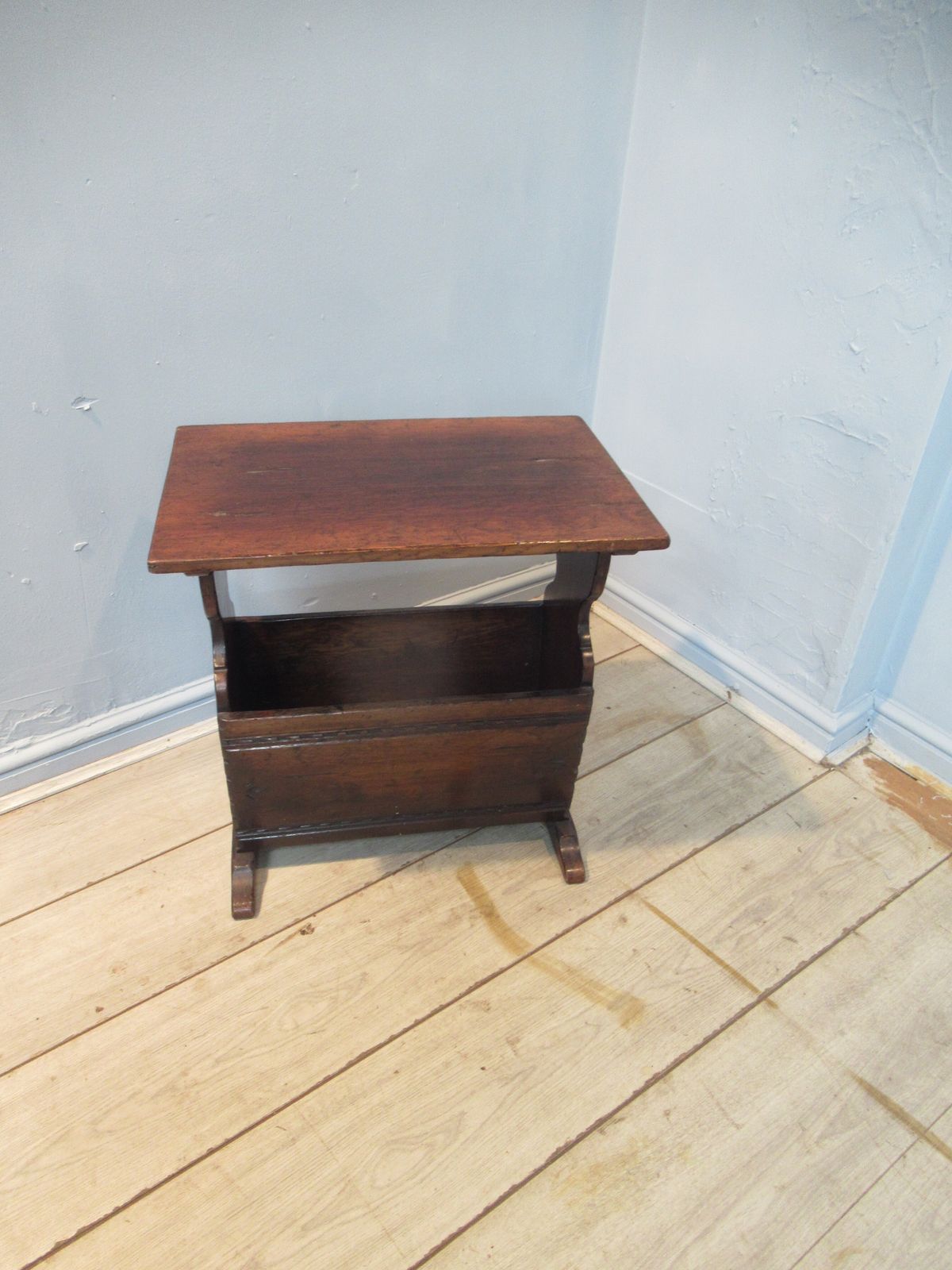 Oak   Magazine Rack     In The Tichmarsh &Goodwin  Style photo furniture