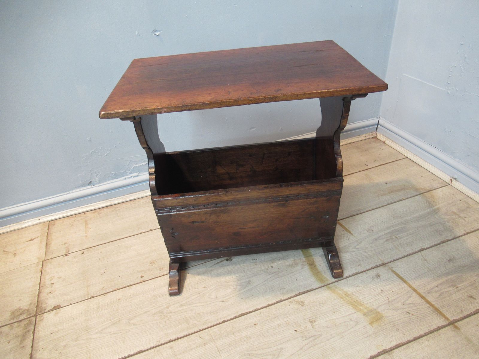 Oak   Magazine Rack     In The Tichmarsh &Goodwin  Style photo vintage