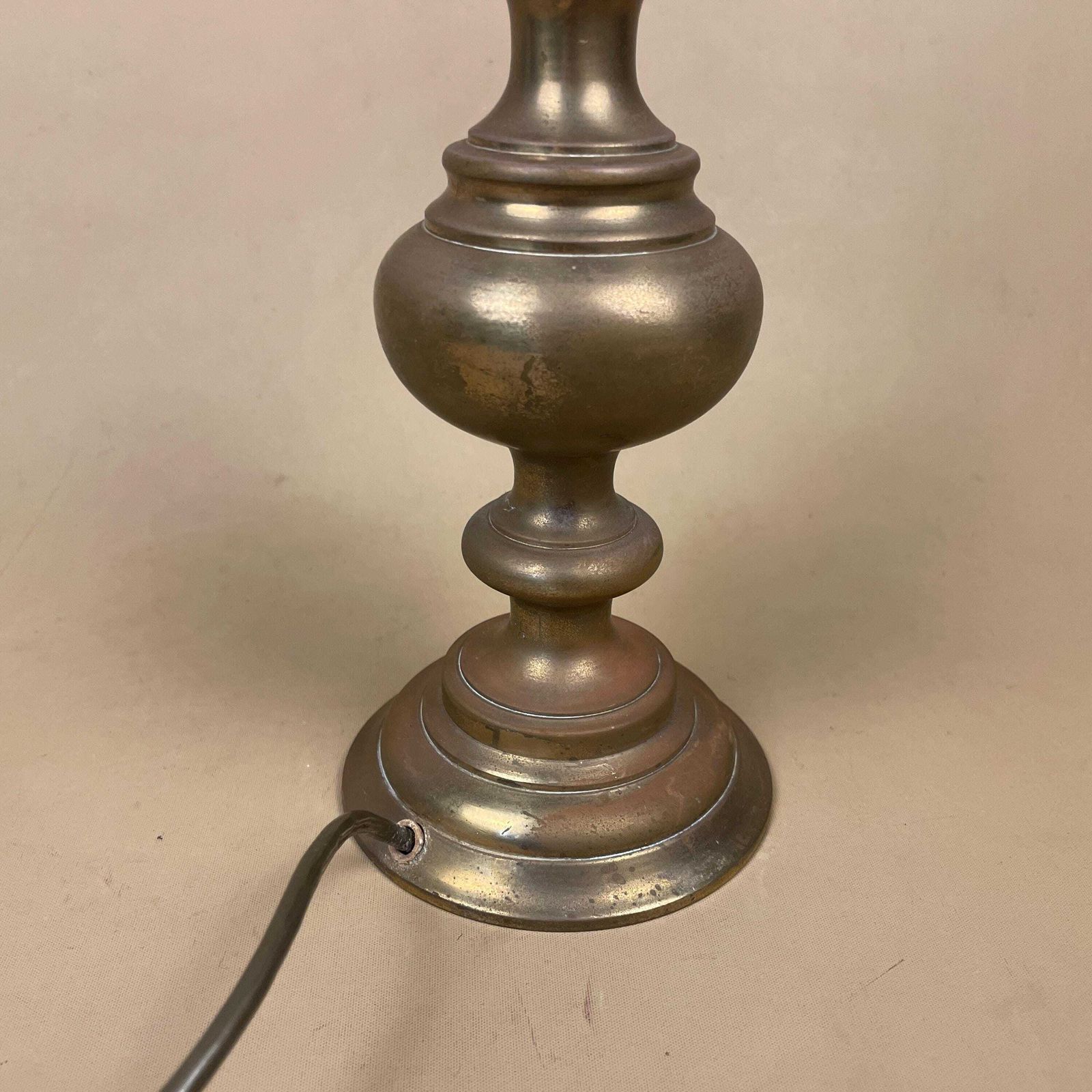 Antique Metal Gold Brass Lamp Light Ornate Vintage Round Base Pattern Bedside Side Column Bauble Shape Regency Classic Bobble Bulbous photo vinterior