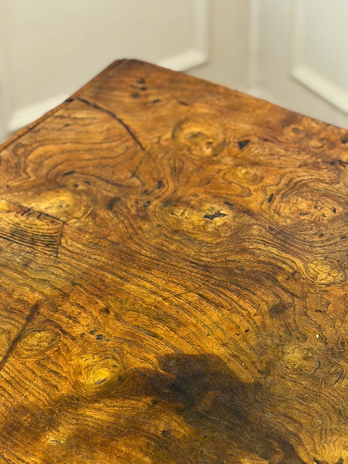 photo vintage Antique Country Burr Elm Side Table With Frieze Drawer