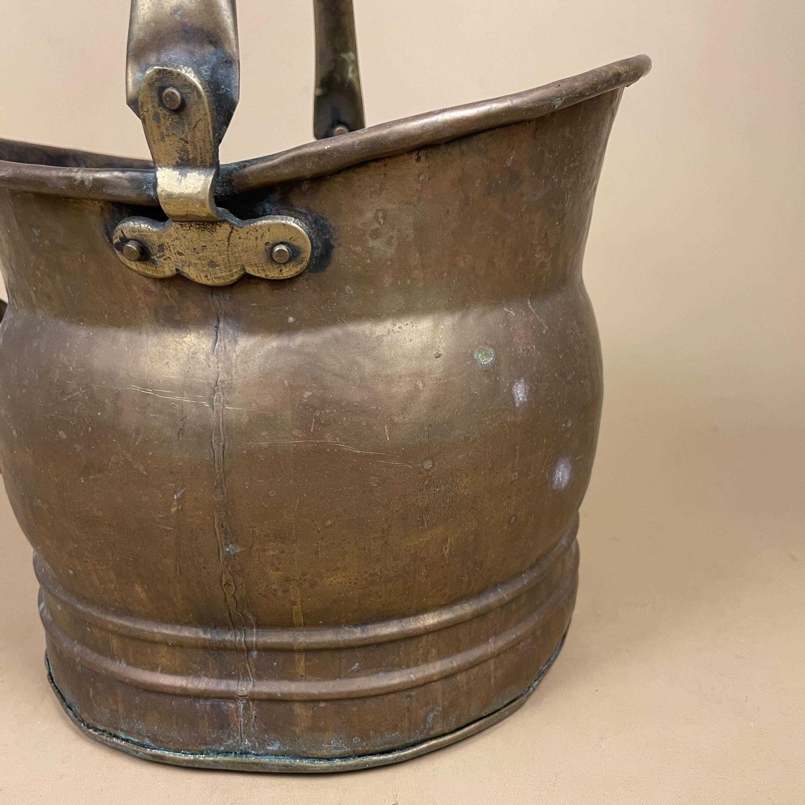 Antique Metal Gold Brass Coal Bucket Handle Fireside Fire Side Scuttle Log Helmet Farmhouse Cottage Vintage Fireplace Logs Small photo vintage