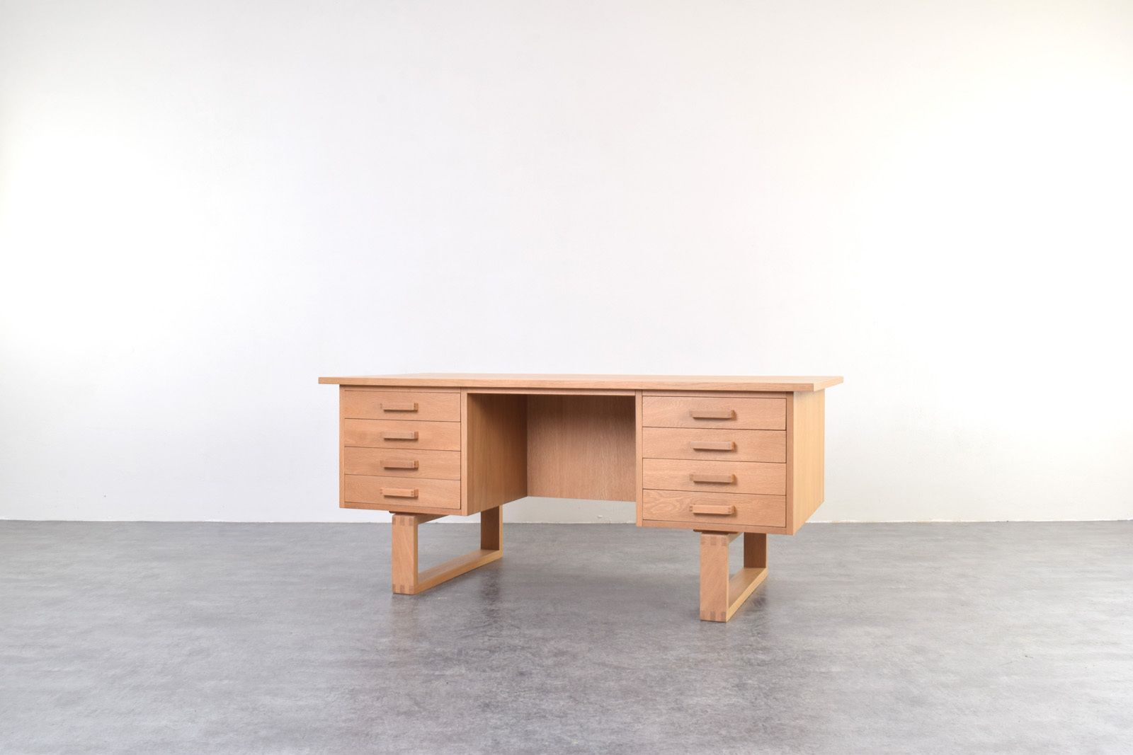 Mid Century Oak Freestanding Desk By Torben Valeur & Henning Jensen For Dyrlund, 1960s. photo for sale