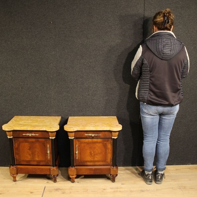 Paar Italiaanse nachtkastjes uit de 20e eeuw met marmeren blad photo furniture