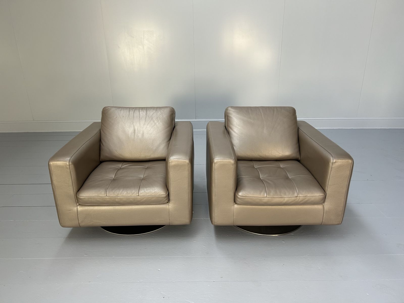 Natuzzi Swivel Armchairs In Bronze Leather photo for sale