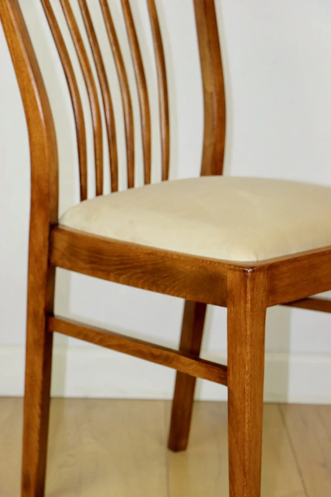 photo vinterior Vintage Chairs Beige Velvet   Set Of 4