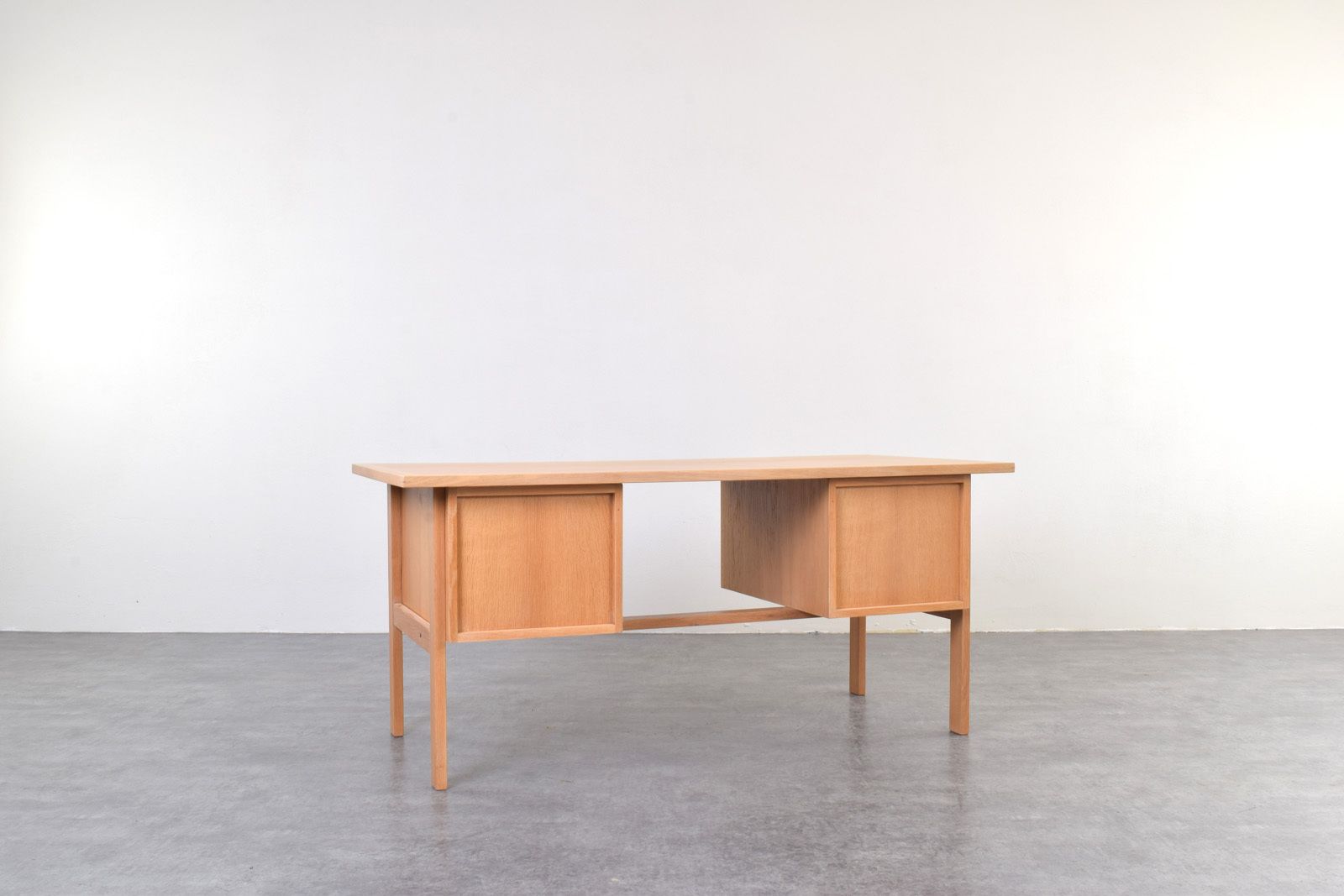 Mid Century Oak Desk By Svend åge Madsen For Sigurd Hansen photo buy