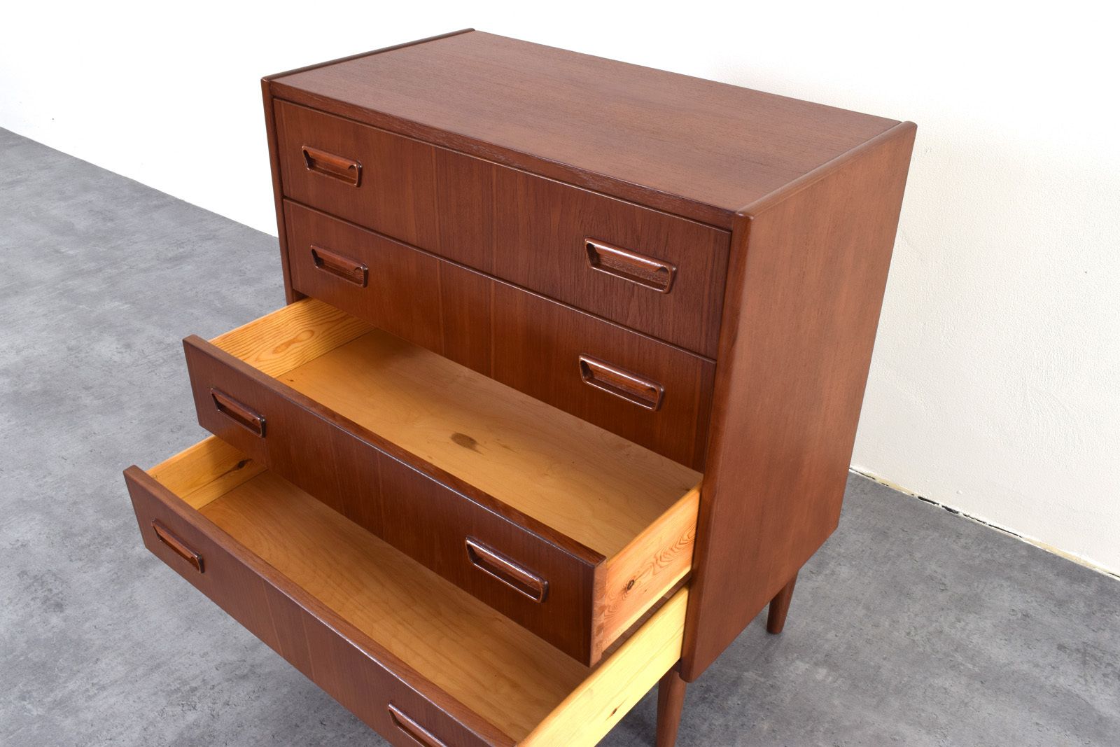 photo vintage Mid Century Danish Teak Chest Of Drawers, 1960s.