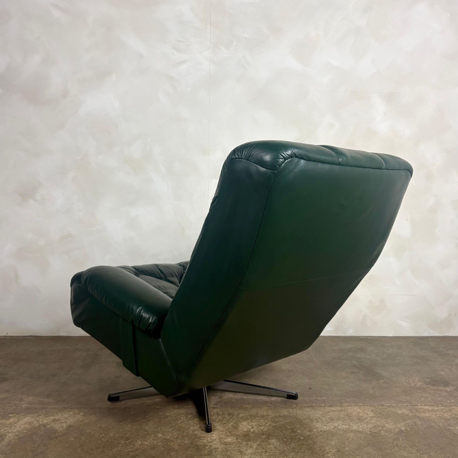 Tetrad Nucleus Green Leather Swivel Lounge Chair Mid Century Retro Mcm photo 695.0