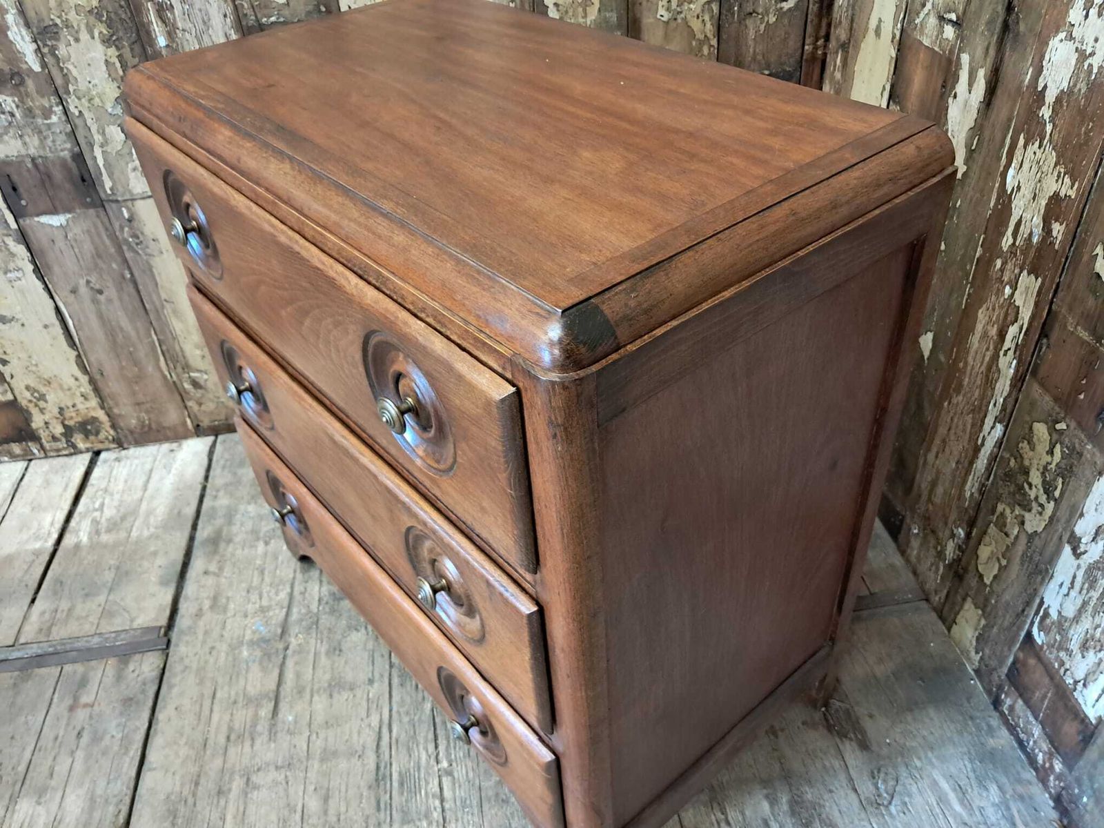 Chest Of Drawers photo 375.0