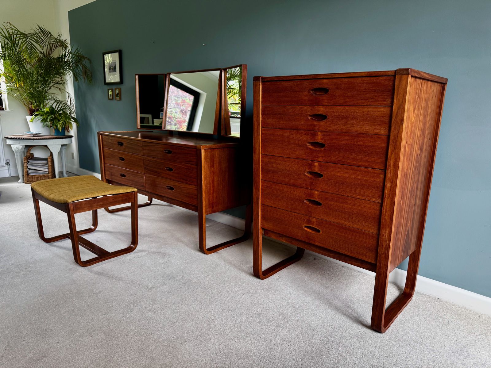Peter Hayward Uniflex K Range Walnut Dressing Table Set & Original Receipt
